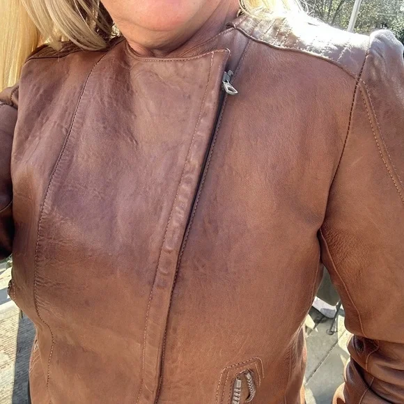 Xl Gap Edition vintage leather coat in cognac color. Buttery soft w cool details - Picture 10 of 16